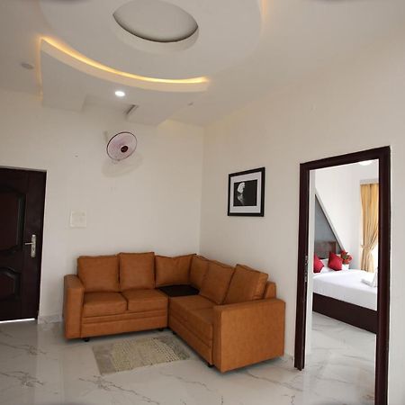 Отель Emirates Residency Pudunagaram Экстерьер фото