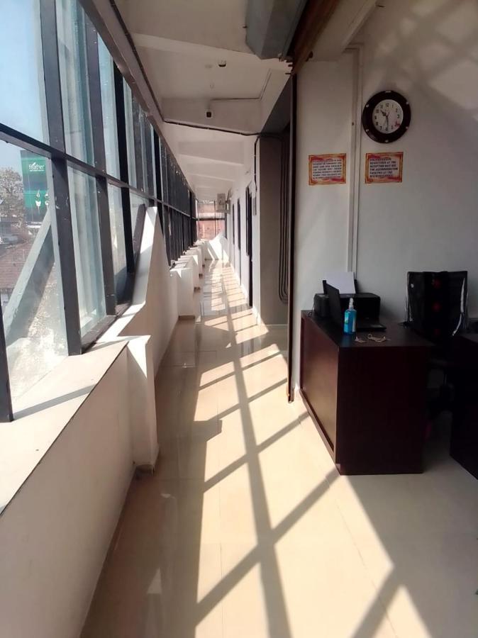Отель Emirates Residency Pudunagaram Экстерьер фото